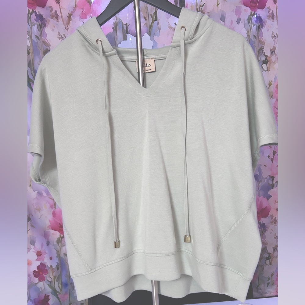 Elie. Tahari Buttery soft Hoodie Pullover Short Sleeve Drawstring mint XS